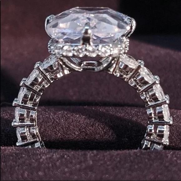 NEW 925 STERLING SILVER ENGAGEMENT DIAMOND RING, CUTE RING, SHINY RING. - Picture 4 of 6